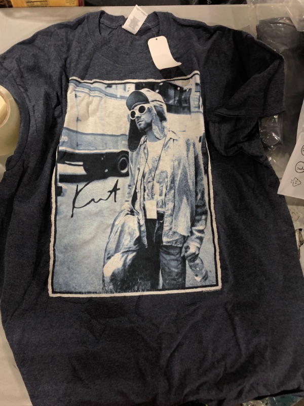 Photo 2 of FEA Men's Kurt Cobain Standing By Bus Photo Mens T-Shirt Large Navy Heather Size XL 