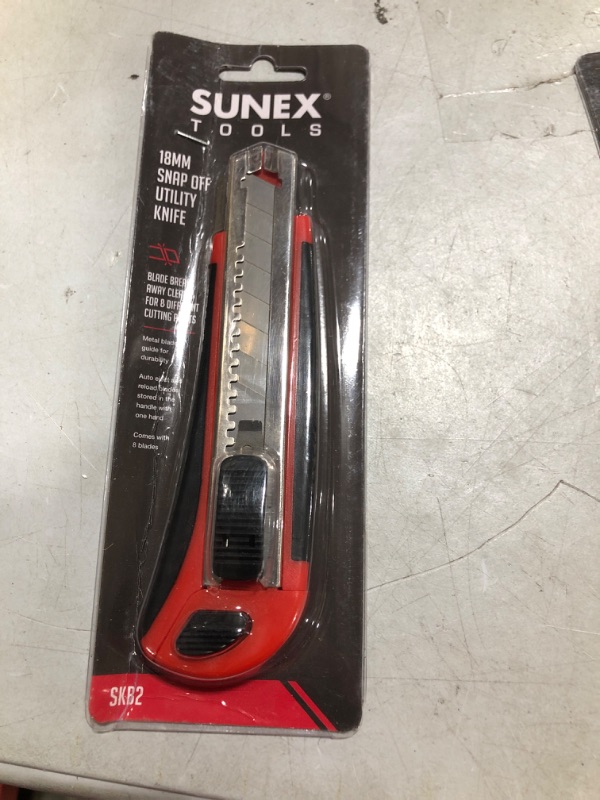 Photo 2 of 18mm Snap Off Utility Knife (Comes with 8 Blades)