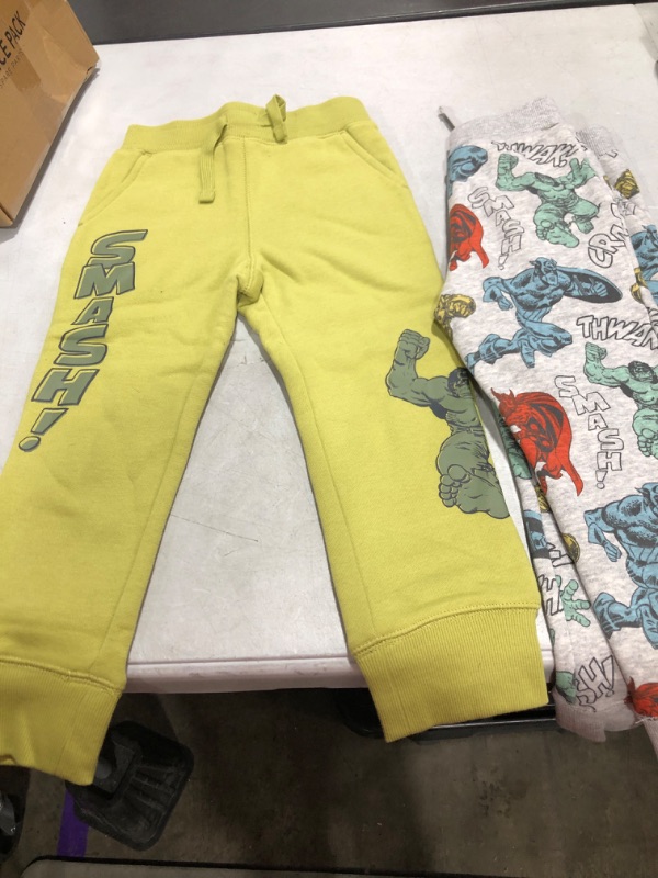 Photo 1 of Amazon Essentials Boys and Toddlers' Fleece Jogger Sweatpants Size 4T