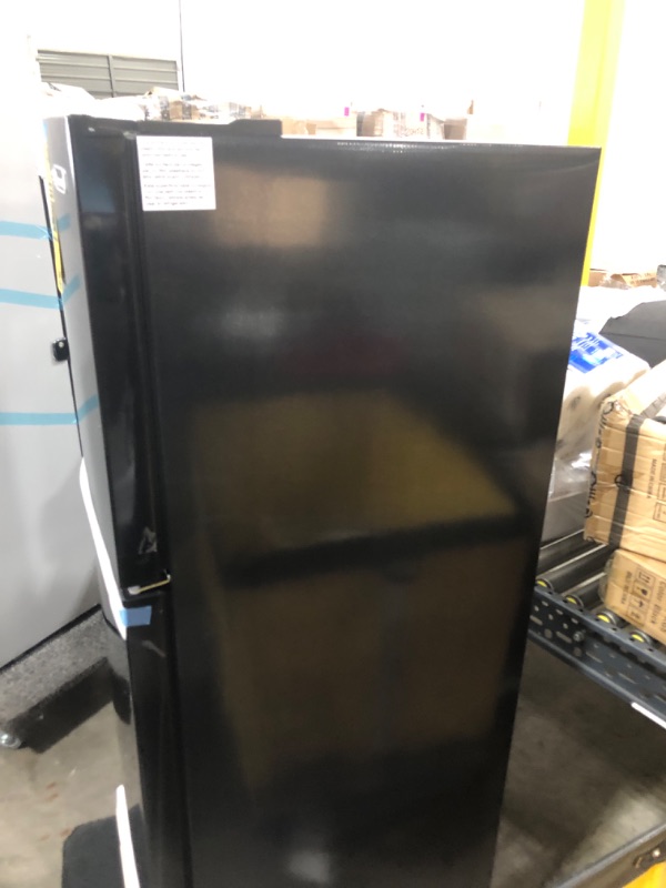 Photo 3 of Magic Chef HMDR1000BE Top Freezer Refrigerator in Black 10.1 cu. ft.