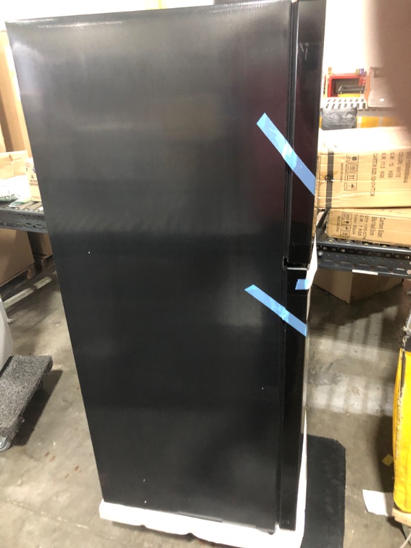 Photo 4 of Magic Chef HMDR1000BE Top Freezer Refrigerator in Black 10.1 cu. ft.