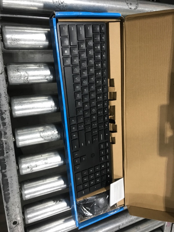 Photo 2 of HP 650 Wireless Keyboard/Mouse Combo