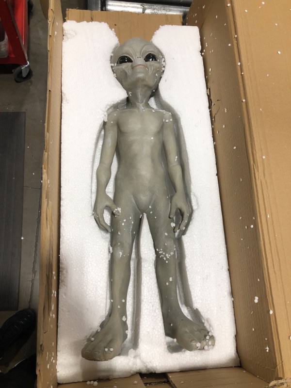 Photo 2 of Design Toscano LY612251 The Out-of-this-World Alien Extra Terrestrial Statue: Medium,Gray Stone Finish