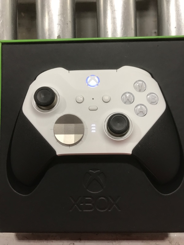 Photo 2 of Elite Series 2 Core Wireless Controller for Xbox One, Xbox Series X, and Xbox Series S