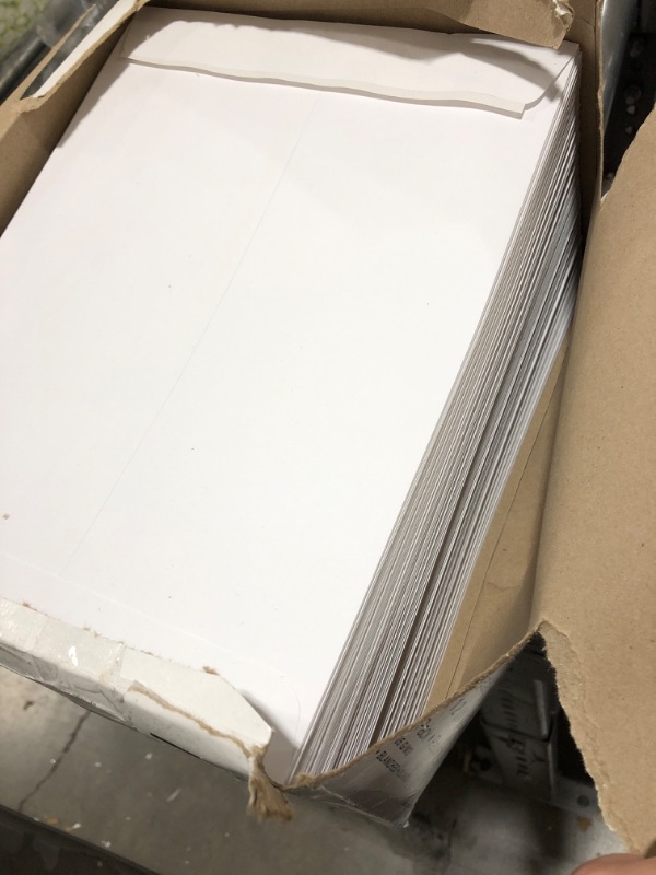 Photo 1 of Amazon Basics Catalog Mailing Envelopes, Peel & Seal, 9x12 Inch, White, 250-Pack
