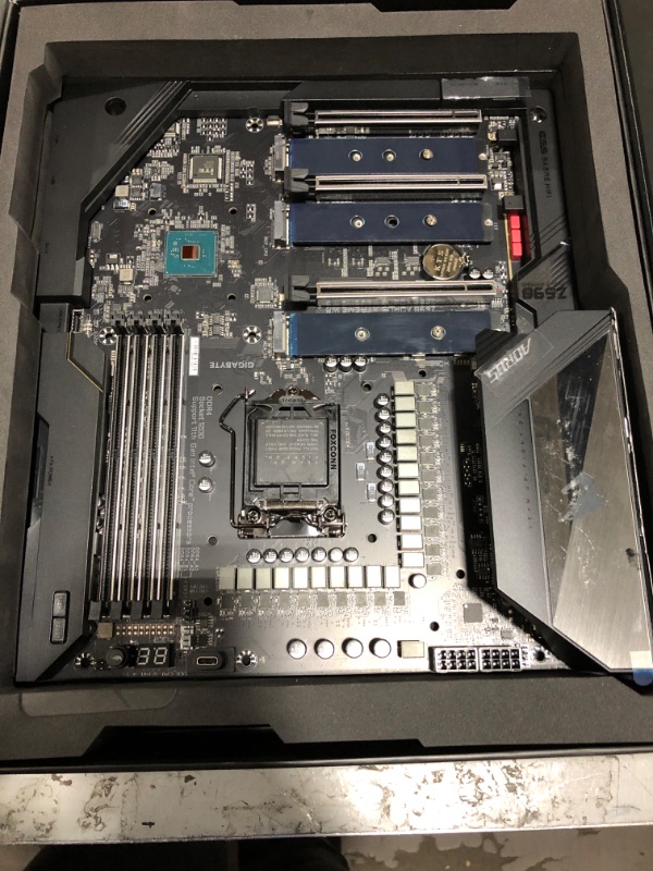 Photo 2 of GIGABYTE Z590 AORUS Xtreme WATERFORCE (Z590 AORUS Xtreme WB) (LGA 1200/ Intel/ Z590/ ATX/Triple M.2/ PCIe 4.0/ USB 3.2 Gen2X2 Type-C/Intel WiFi 6E/ 2.5GbE LAN/AQUANTIA 10GbE Base-T/Motherboard) Z590 Z590 AORUS XTREME WB Bundle