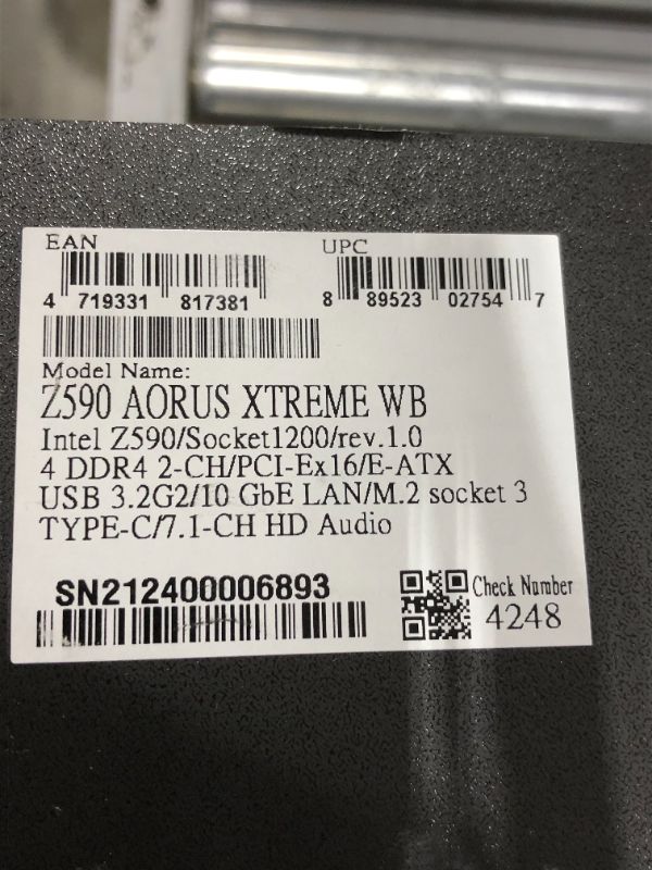 Photo 13 of GIGABYTE Z590 AORUS Xtreme WATERFORCE (Z590 AORUS Xtreme WB) (LGA 1200/ Intel/ Z590/ ATX/Triple M.2/ PCIe 4.0/ USB 3.2 Gen2X2 Type-C/Intel WiFi 6E/ 2.5GbE LAN/AQUANTIA 10GbE Base-T/Motherboard) Z590 Z590 AORUS XTREME WB Bundle