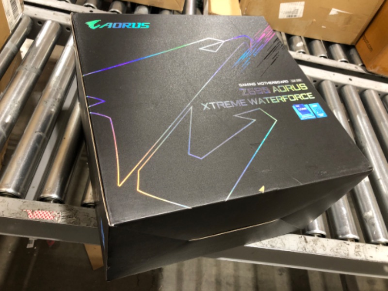 Photo 1 of GIGABYTE Z590 AORUS Xtreme WATERFORCE (Z590 AORUS Xtreme WB) (LGA 1200/ Intel/ Z590/ ATX/Triple M.2/ PCIe 4.0/ USB 3.2 Gen2X2 Type-C/Intel WiFi 6E/ 2.5GbE LAN/AQUANTIA 10GbE Base-T/Motherboard) Z590 Z590 AORUS XTREME WB Bundle