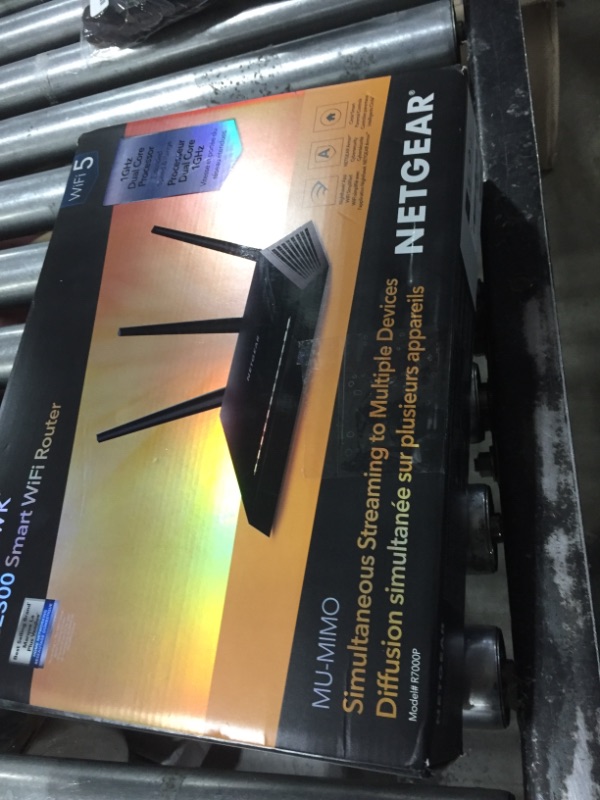 Photo 3 of Netgear R7000P Nighthawk AC2300 Dual-Band Smart WiFi Router with MU-MIMO