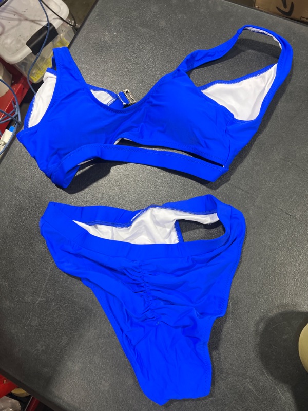 Photo 1 of Women's 2 PIece Swimsuit SIZE L 