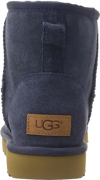 Photo 1 of SIZE 8 UGG Women's Classic