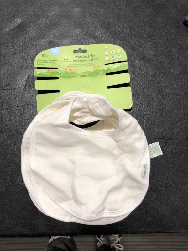 Photo 2 of Green Sprouts Muslin Bibs Made from Organic Cotton|