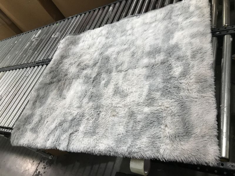 Photo 1 of 5' x 8' rea rug --- color grey 
