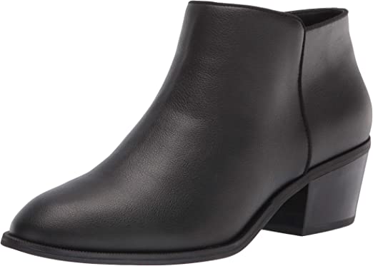 Photo 1 of Amazon Essentials Women's Ankle Boot
SIZE 7