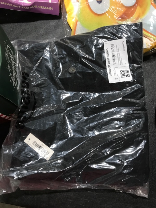 Photo 1 of Amazon Essentials Men's 10” Lightweight Ripstop Stretch Cargo Short 36 Black