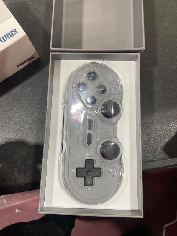 Photo 2 of 8Bitdo Sn30 Pro Bluetooth Gamepad (Gray Edition) - Nintendo Switch Gray Edition Gamepad