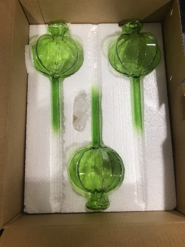 Photo 1 of  3 Pcs Flower Watering Drippers Cactus Ball Shape Transparent Slanting Design Self Watering Decorative Automated Drip Irrigation Lightweight Home Green Potted Plants Automatic Water Green

