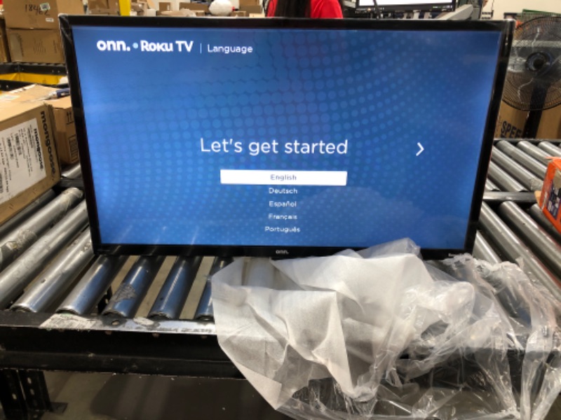 Photo 1 of Onn. 32" Class 720p HD LED Roku Smart TV (100012589)