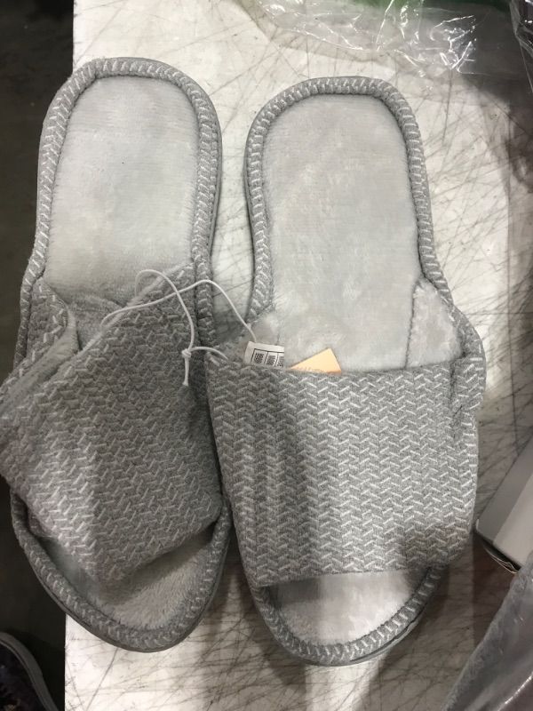 Photo 1 of 
Womens Memory Foam - Slippers - Size  M 7/8
