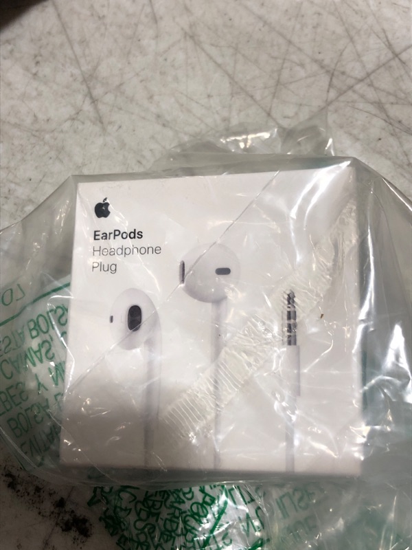 Photo 2 of Earpods with 3.5mm Headphone Plug