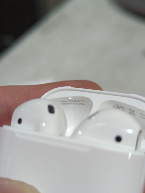 Photo 8 of "NEW IN BOX"
AirPods with Charging Case