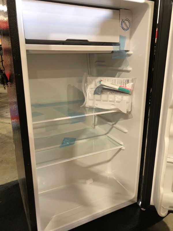 Photo 6 of FRIGIDAIRE EFR331-BLACK 3.2 Cu ft Eraser Board Mini Compact Dorm Fridge (Black) (CHECK ALL PHOTOS)(CHECK COMMENTS)