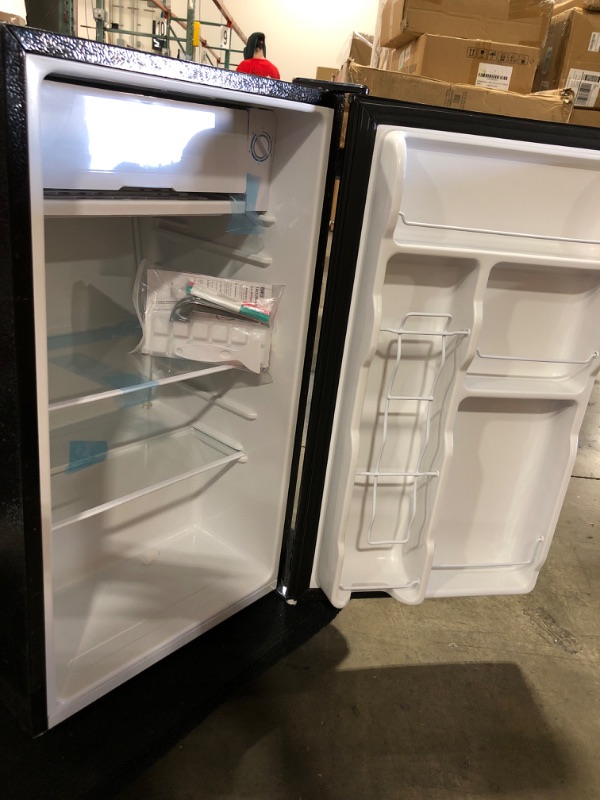 Photo 7 of FRIGIDAIRE EFR331-BLACK 3.2 Cu ft Eraser Board Mini Compact Dorm Fridge (Black) (CHECK ALL PHOTOS)(CHECK COMMENTS)