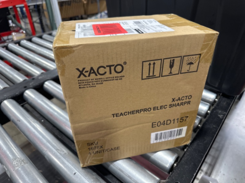 Photo 2 of EPI1675X Teacher Pro Electric Sharpener
