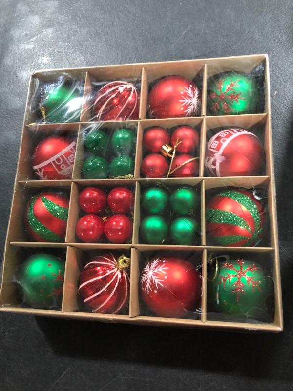 Photo 2 of 44 pcs Christmas Ball Ornaments for Xmas Christmas Tree, Shatterproof Christmas Hanging Ball Decorations?Reusable Christmas Tree Ornament Balls for Wedding Holiday Party Home Decor(Red/Green)