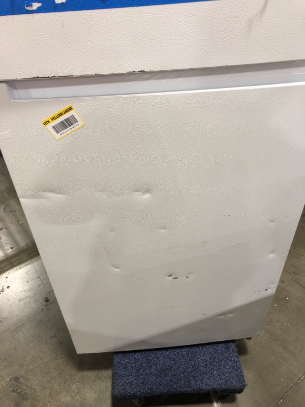 Photo 3 of 18 cu. ft. Top Freezer Refrigerator DOE in White ( dents on from moving and frezer door wont fully close )