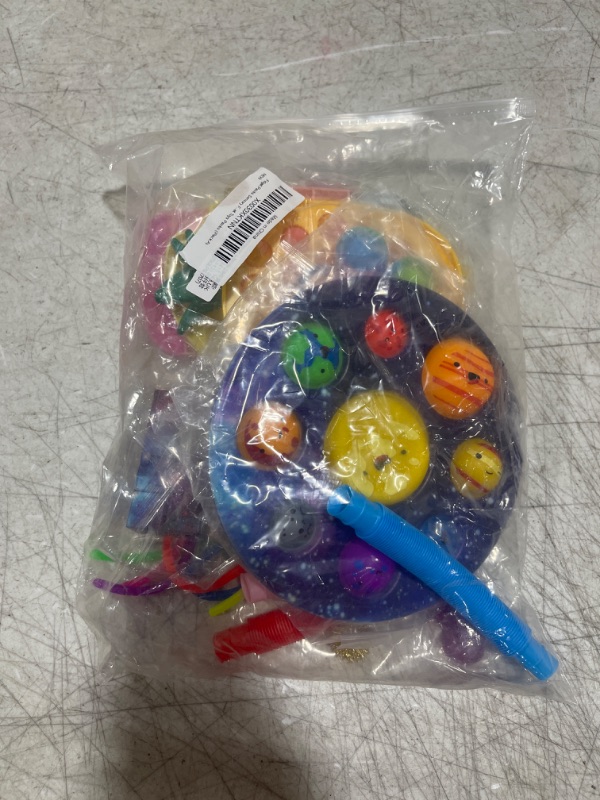 Photo 1 of  BUNDLE OF FIDGET TOYS 