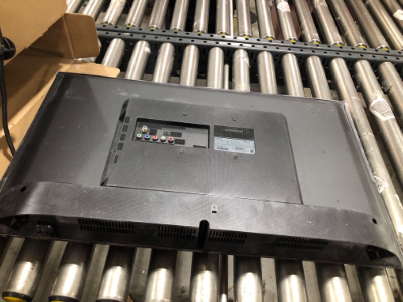 Photo 1 of SAMSUNG 32-inch Class LED Smart FHD TV 1080P (UN32N5300AFXZA, 2018 Model)