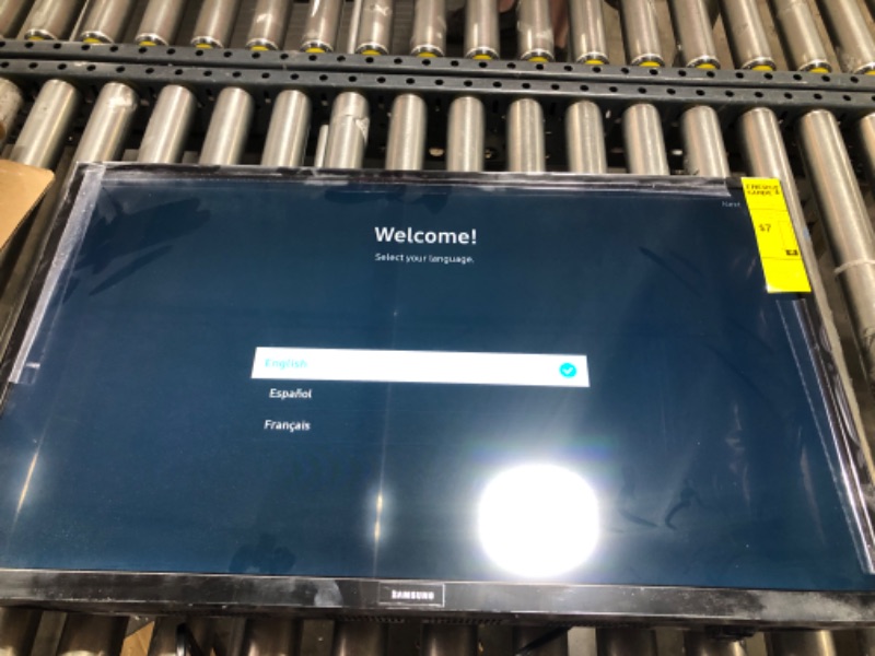 Photo 1 of SAMSUNG 32-inch Class LED Smart FHD TV 1080P (UN32N5300AFXZA, 2018 Model)