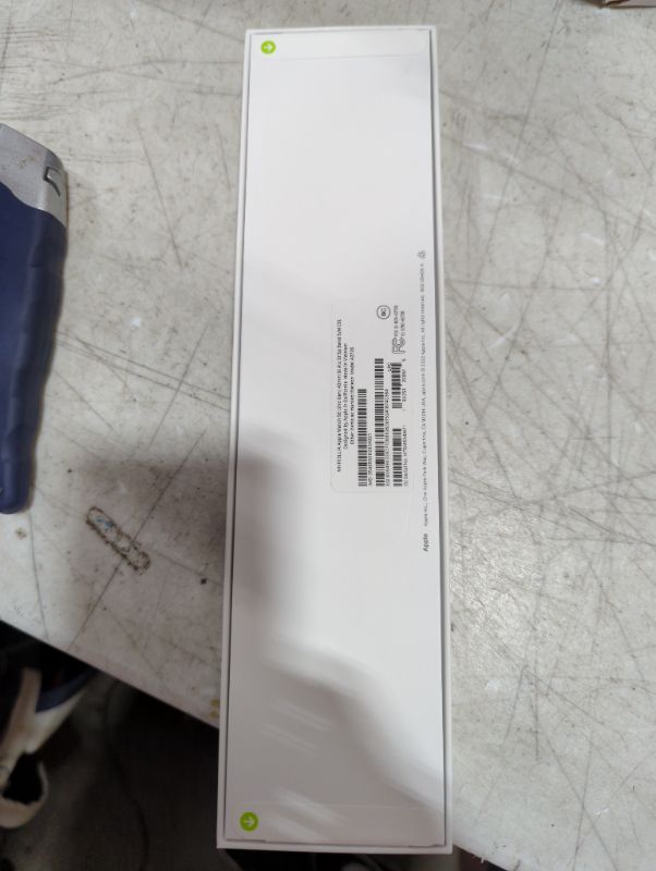 Photo 4 of "NEW SEALED IN BOX" 
Apple Watch SE (2nd Gen) [GPS + Cellular 40mm] Smart Watch w/Starlight Aluminum Case & Starlight Sport Band - S/M. Fitness & Sleep Tracker, Crash Detection, Heart Rate Monitor, Water Resistant Starlight Aluminium Case with Starlight S