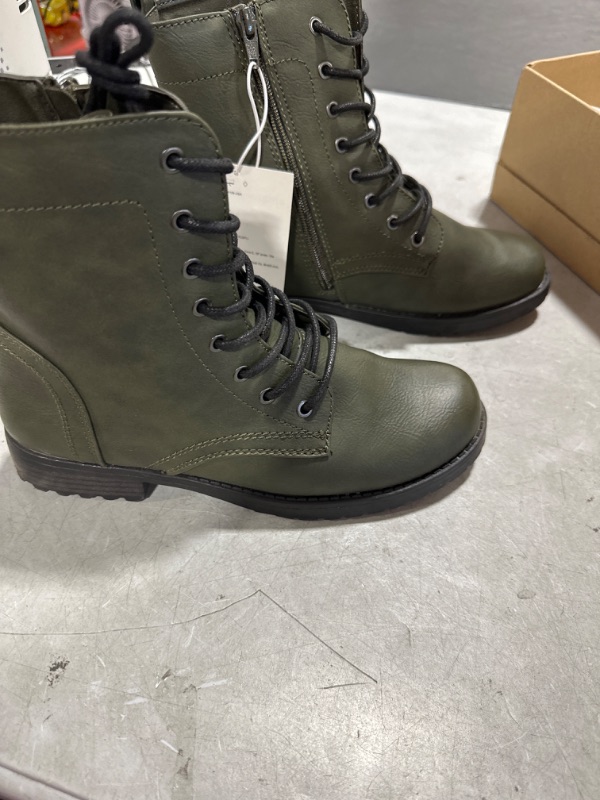 Photo 2 of Amazon Essentials Women's Lace-Up Combat Boot 8.5 Green