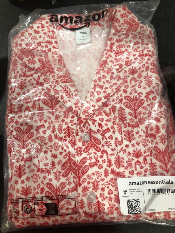 Photo 1 of Amazon Essentials Holiday Family Matching Pajama Sets Men's Medium White Forest - Flannel Set M