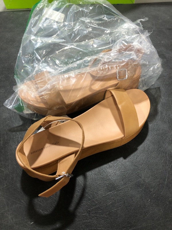 Photo 1 of Amazon Essentials Women's Sandals Size 11