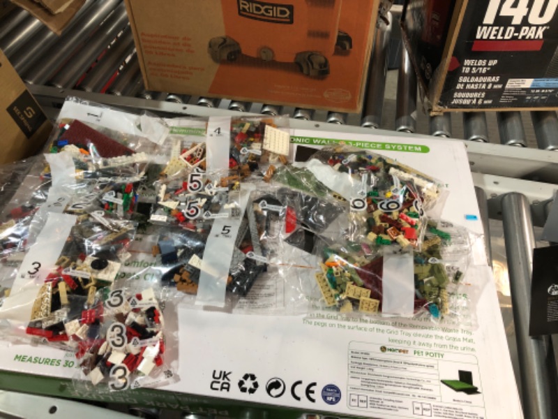 Photo 2 of (READ NOTES) LEGO Holiday Main Street 10308 Building Set for Adults (1,514 Pieces) Standard Packaging