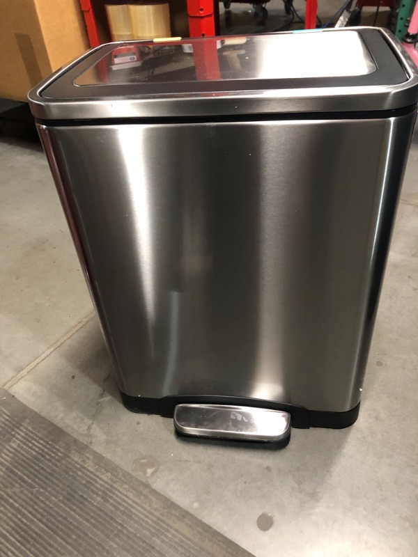 Photo 3 of * used * see images *
Amazon Basics 30L Dual Bin Soft-Close Trash can with Foot Pedal 