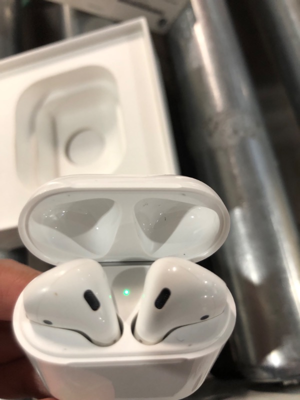 Photo 3 of AirPods with Charging Case 2nd Generation