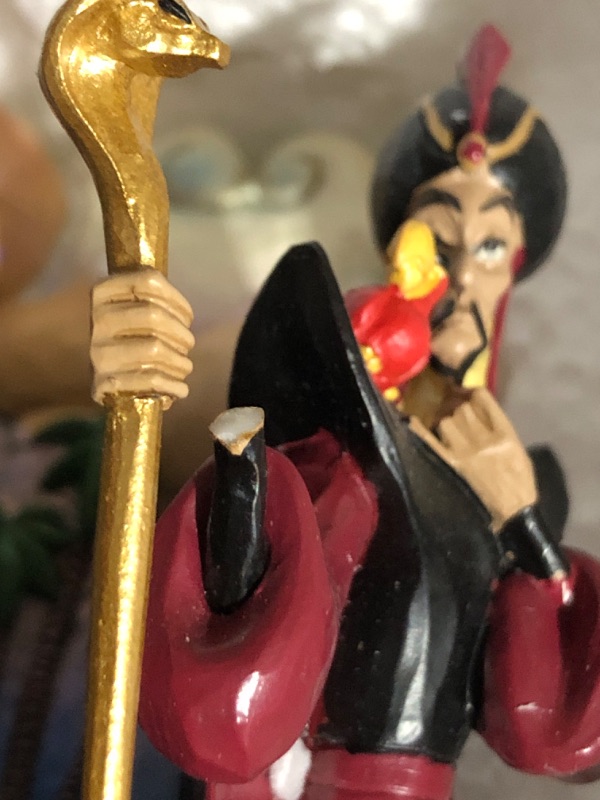 Photo 5 of **DAMAGE SEE NOTES**
Enesco Disney Traditions by Jim Shore Aladdin Characters Carved by Heart Figurine, 7.67 Inch, Multicolor