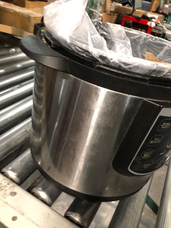 Photo 6 of ***HEAVILY USED - SEE COMMENTS***
Presto 02141 6-Quart Electric Pressure Cooker, Black, Silver, Stainless steel