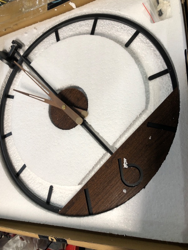 Photo 2 of * used * see images *
GUDEMAY 20inch Large Metal Wall Clock Rustic Round Nearly Silent Vintage Decorative Big Wall Clock