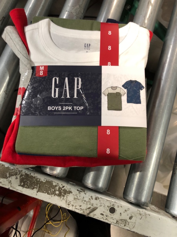 Photo 2 of GAP BOYS 4 PACK OF SHIRTS SIZE 8