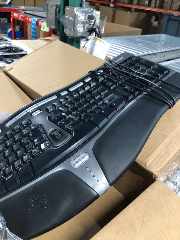 Photo 3 of Microsoft Natural Ergonomic Keyboard 4000 for Business - Wired