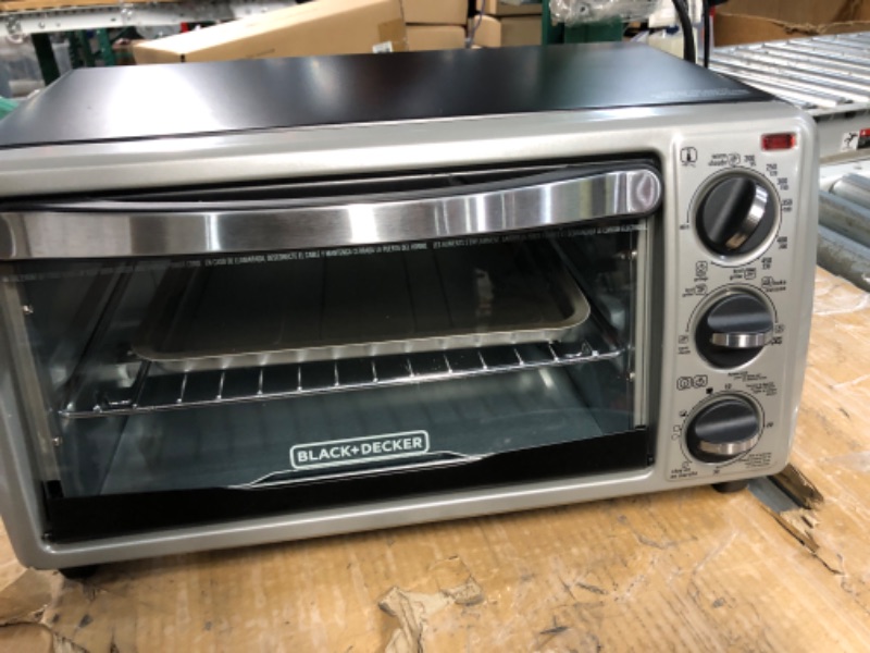 Photo 5 of [SALE FOR PARTS NON-REFUNDABLE READ NOTES]
BLACK+DECKER 4-Slice Convection Oven, Stainless Steel, Curved Interior fits a 9 inch Pizza, TO1313SBD silver