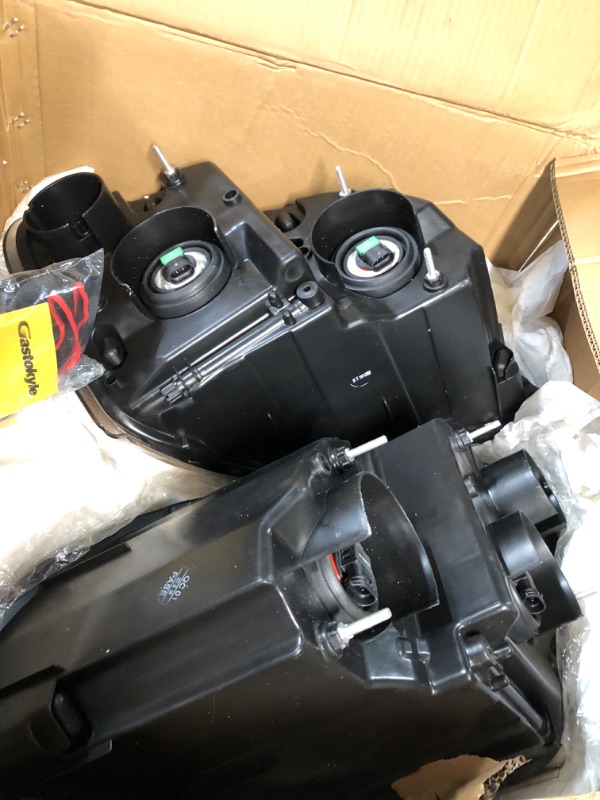 Photo 3 of Headlights Fits Freightliner Cascadia 2007-2017, Pair Set, Left Driver and Right Passenger