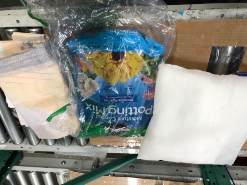 Photo 1 of *Miscellaneous item bundle*