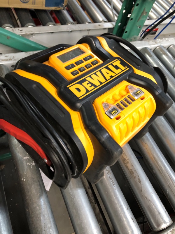 Photo 4 of DEWALT DXAEPS14 1600 Peak Battery Amp 12V Automotive Jump Starter/Power Station 