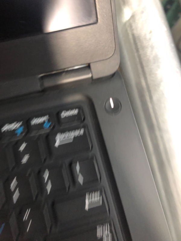 Photo 1 of **PARTS ONLY SCREEN DOESNT WORK**
Dell Latitude 5490 14" FHD Business Laptop 
SEE NOTES